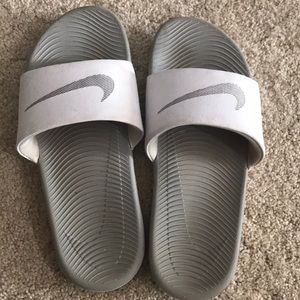 White Nike slides! ❤️